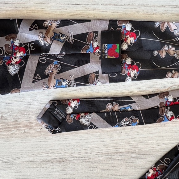 Vintage Mickey Unlimited Walt Disney Mickey Mouse Football Tie - Picture 3 of 3